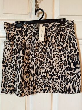 NWT Francesca’s Cheetah Print Mini Skirt Belted Size L